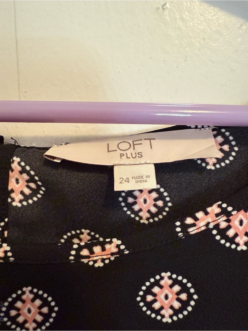 LOFT Plus Black & Pink Short Sleeve Top - Picture 5 of 5